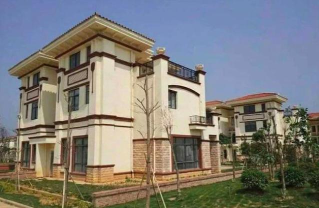 最仗义企业家：赚钱后送乡亲258套别墅，如今亏大钱却无人问津