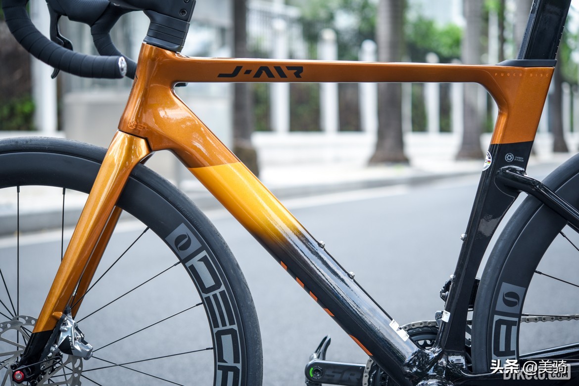入门碳纤维公路车和顶级铝公路车,kootu碳纤维公路车测评