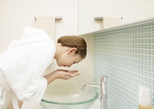 清洁毛孔最有效的方法收缩毛孔,毛孔粗大收缩毛孔最有效的方法