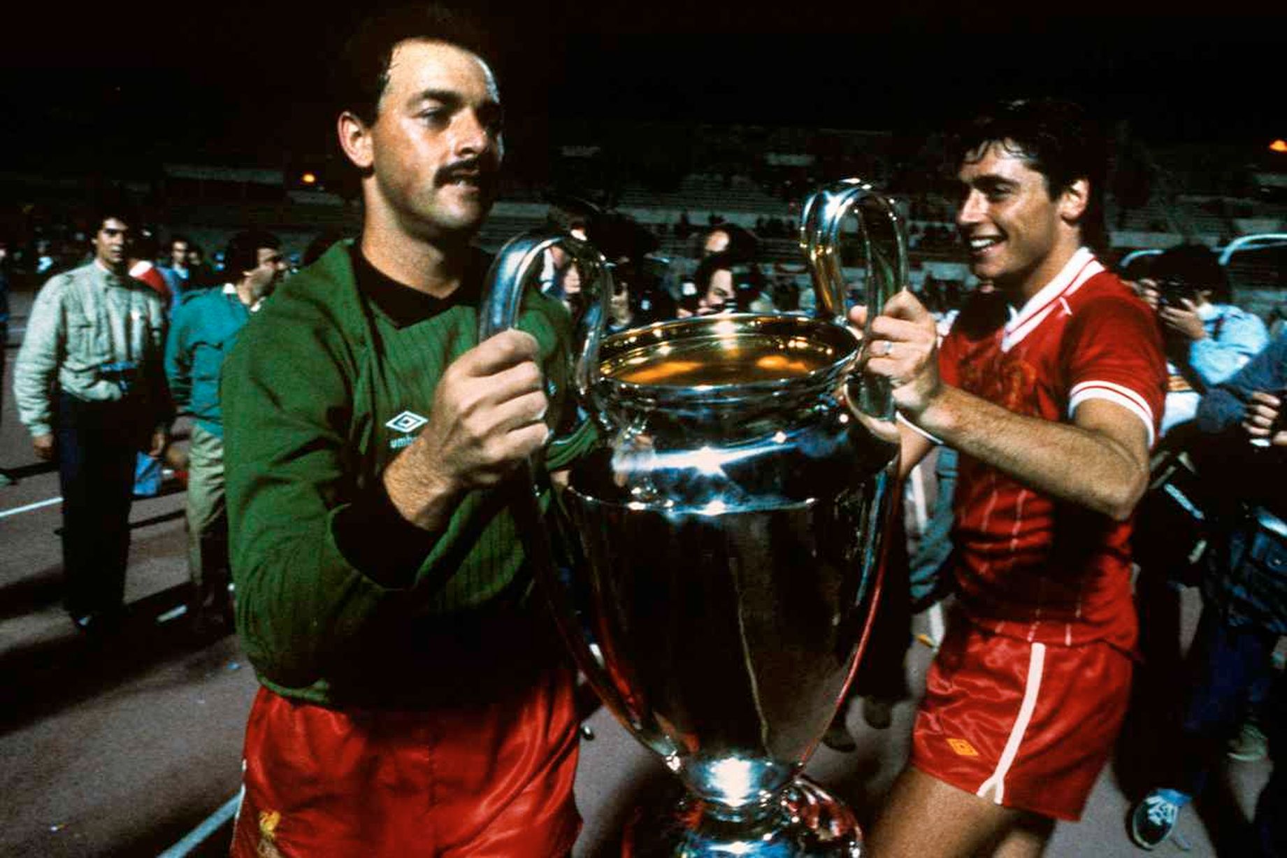 鑻卞紡瓒崇悆闊充箰,瓒崇悆鑻变鸡鑳屾櫙闊充箰