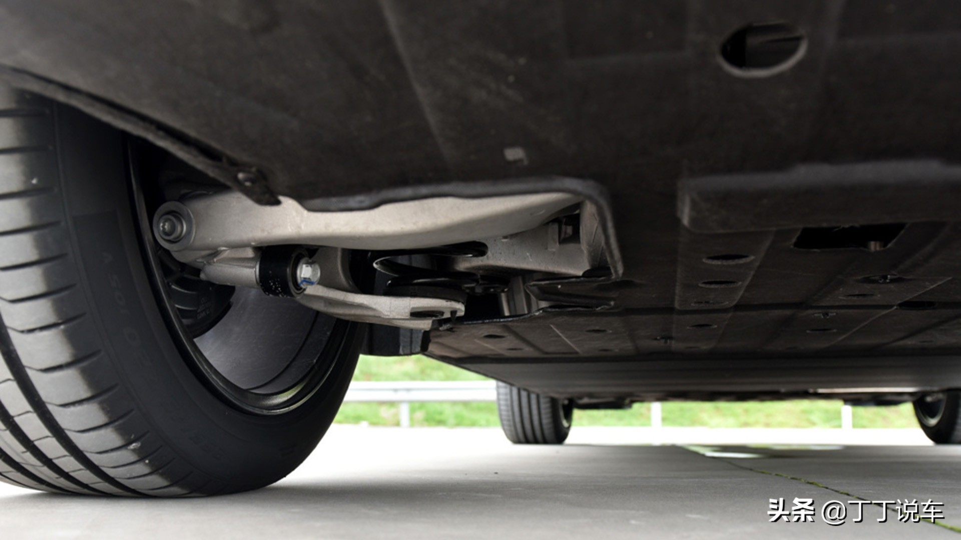 试驾华为赛力斯sf5,赛力斯华为智选sf5泥泞道路试驾