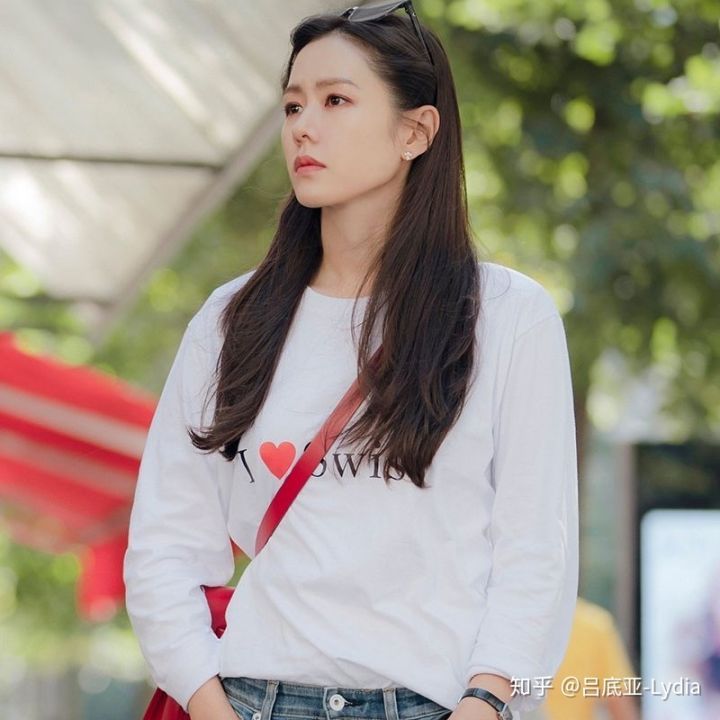 开春怎么挑卫衣?跟着陈韵如、蔡敏敏、尹世莉学起来