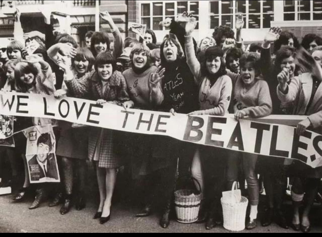 罕见历史照，梦露参加肯尼迪宴会礼服价值百万，伊丽莎白女王登基