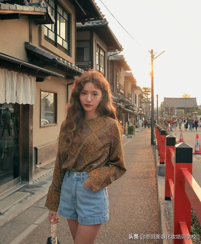 瘦长脸适合丸子头的发型,2021最洋气的减龄发型圆脸丸子头