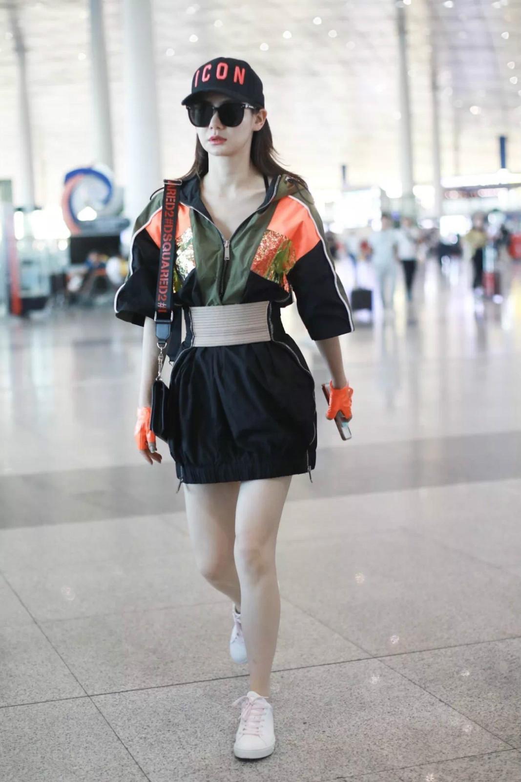 杨丞琳冻龄回到18岁,李荣浩演唱会杨丞琳露背长裙