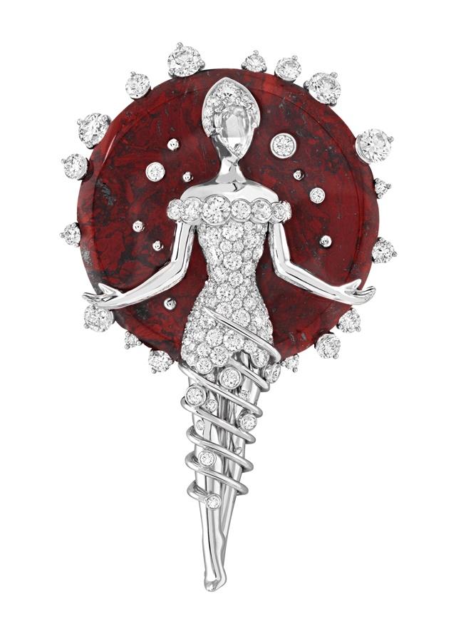 不用一秒钻石变成祖母绿!神奇「翻转项链」让人看呆了