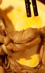 昆明风情街美蛙鱼头,昆明廖姥爷美蛙鱼头火锅