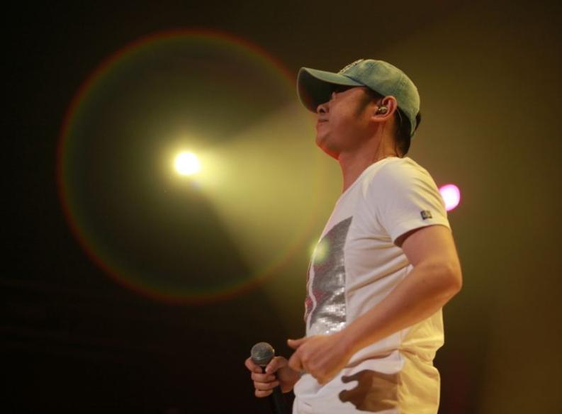 从一夜爆红到销声匿迹的刀郎,刀郎2002年第一场雪后销声匿迹