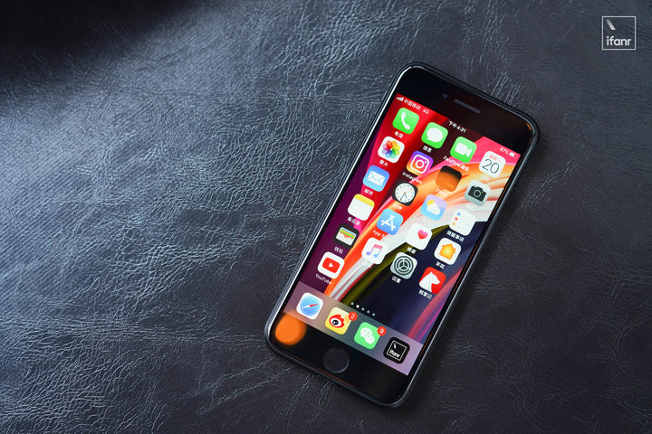 iphonese测评拆机,iphonese和iphone8对比外观