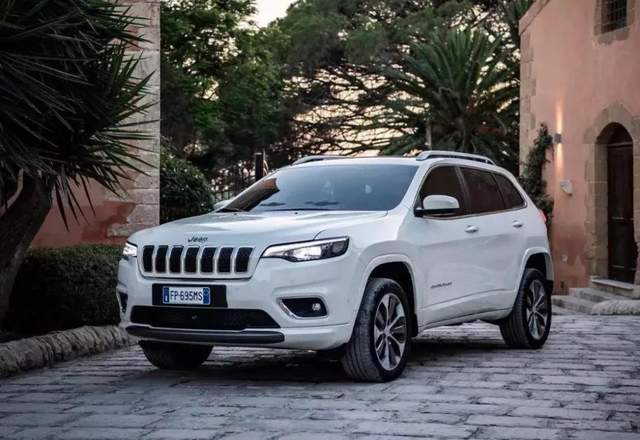 吉普自由光2.0t变速箱油,吉普自由光2.0t动力