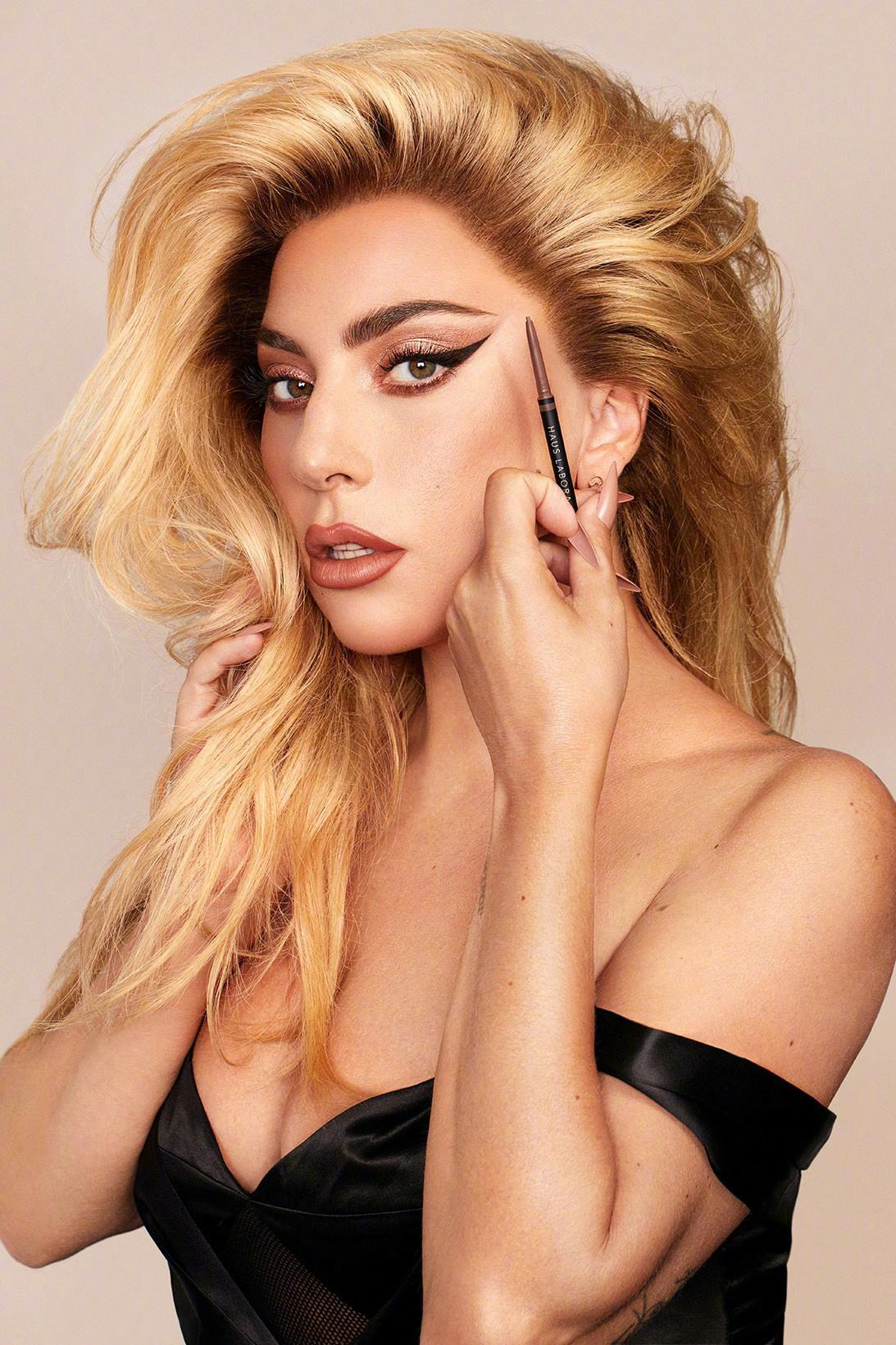 蕾哈娜不甘在平庸面前低头,蕾哈娜为什么这么成功