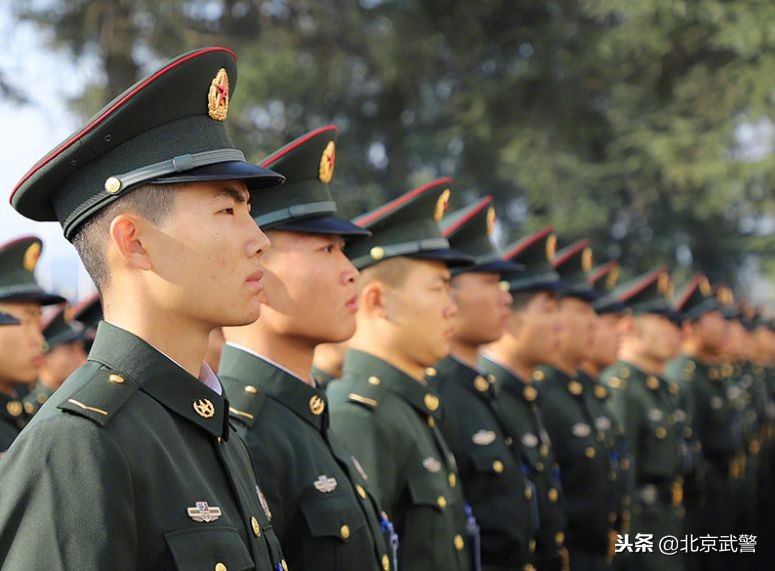 军报刊发8篇文章关注00后新兵:认清00后,才能认清时代!