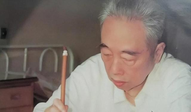 1961年陈赓在上海病逝，郭化若闻讯立即赶到上海：*长首**，我来迟了