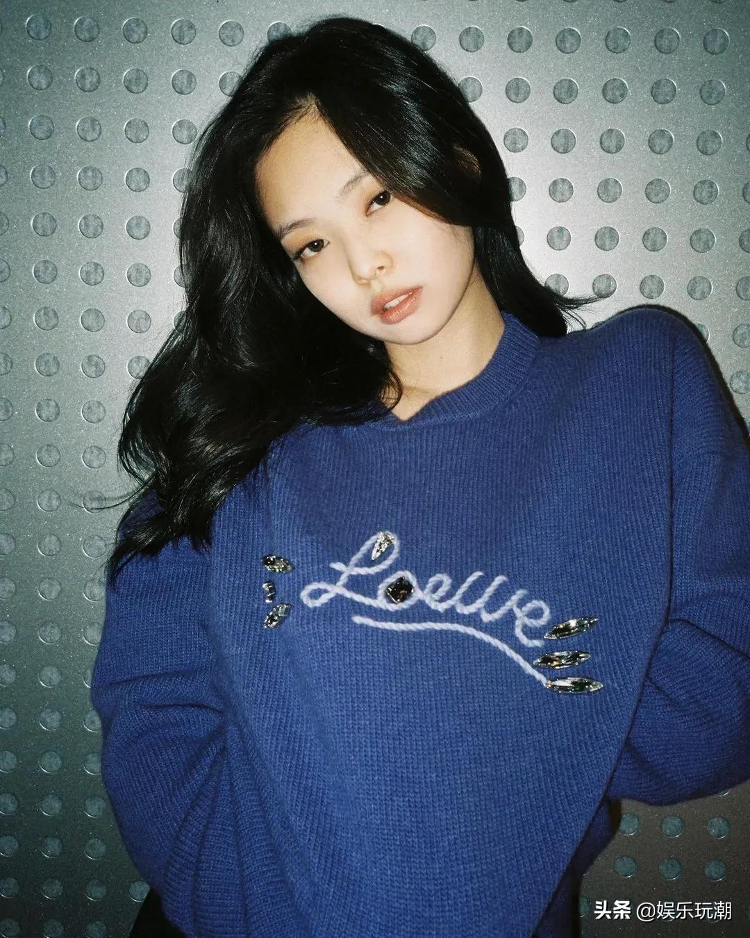 jennie生日应援视频,jennie生日收到粉丝给的白玫瑰