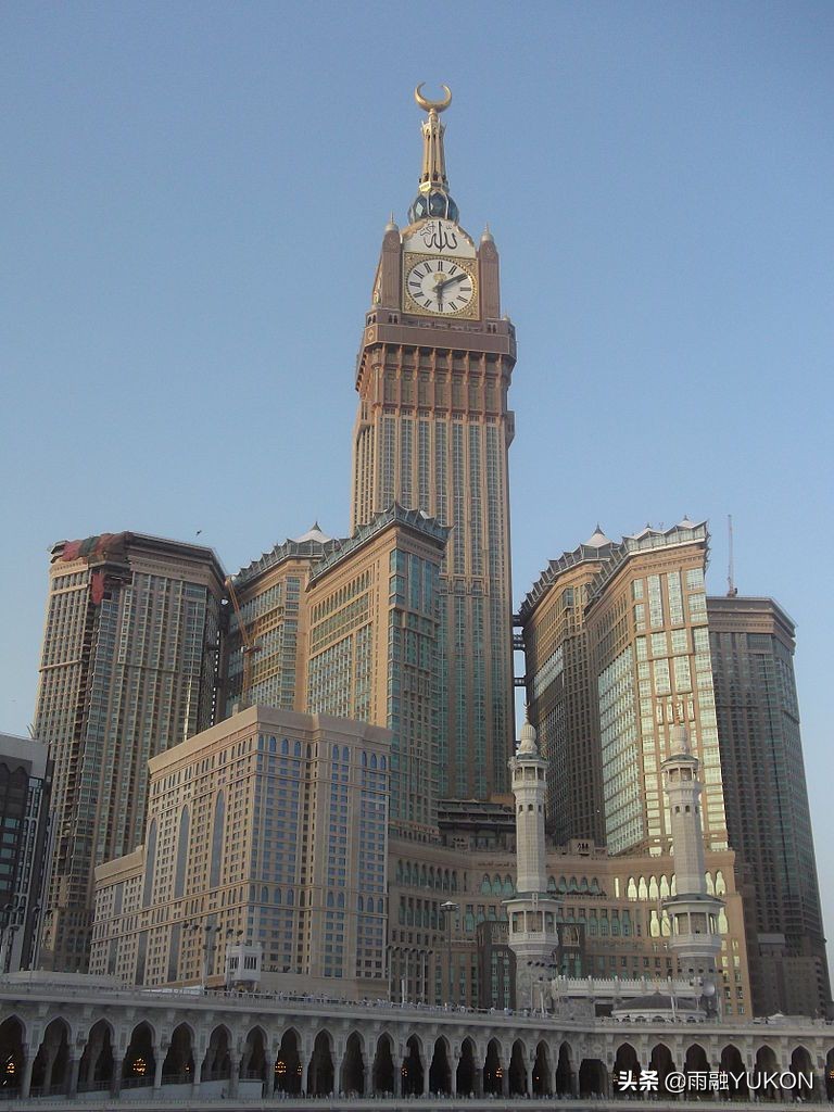 601米的全球最高钟塔：耗资1025亿，25公里外都可见