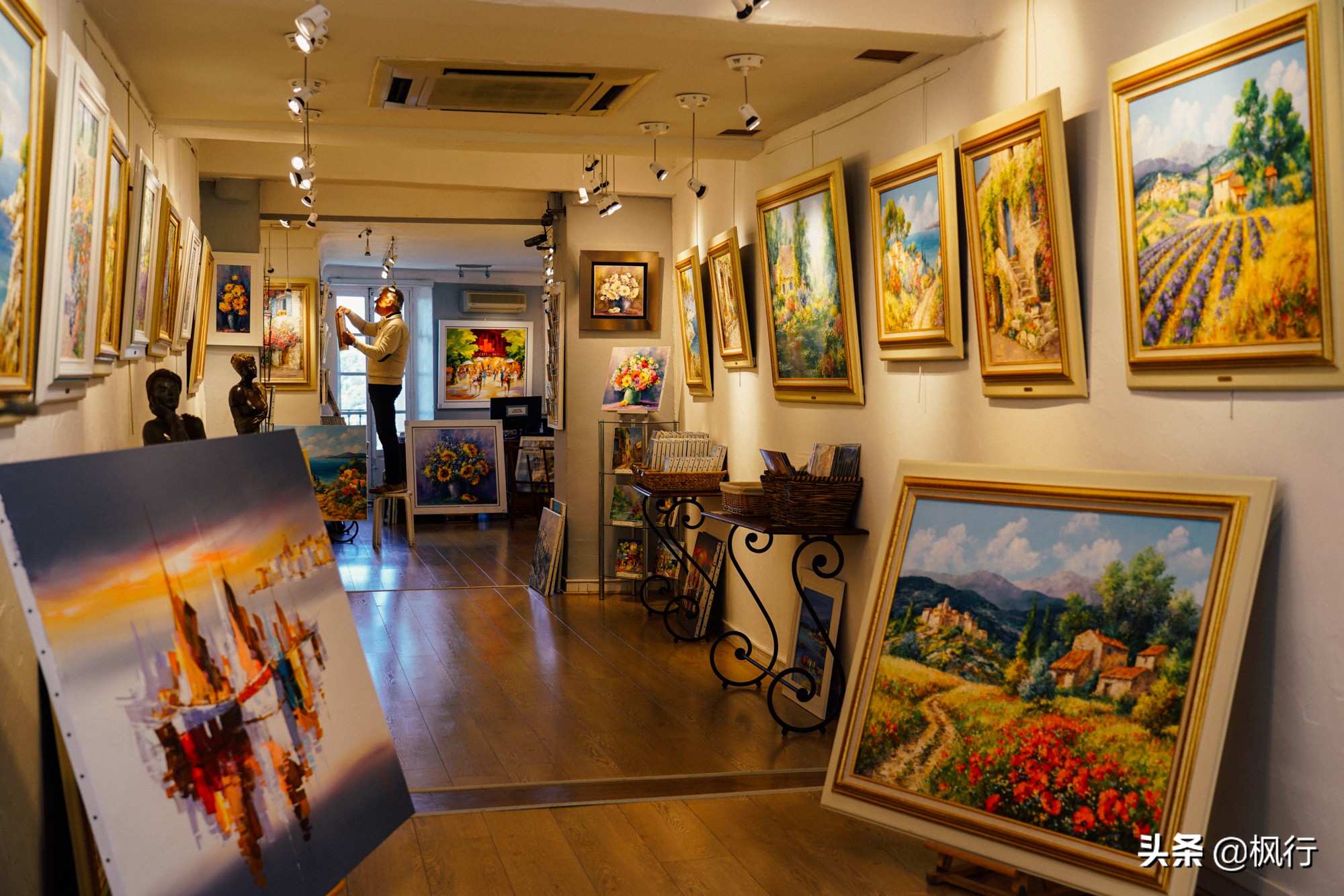 比巴黎浪漫还安全，南法海边的这几个风情小镇，好莱坞电影取景地