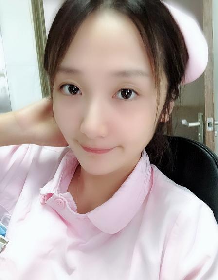 26岁女星台前台下两个样!私下身份引热议,网友指挣得比当明星多