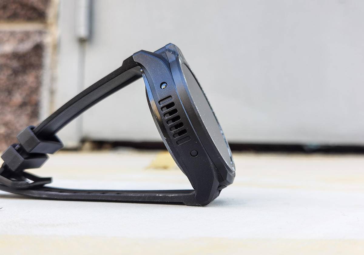 64G+双摄+全网通，是手机还是智能手表：Jeep黑骑士评测