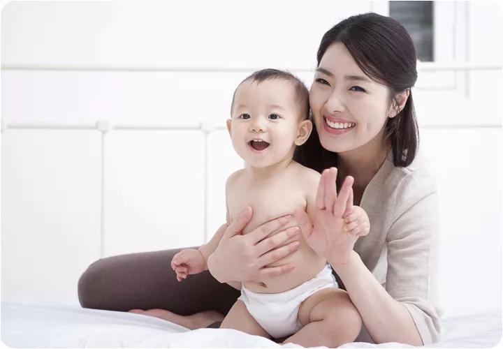 宝宝囟门摸着有点凹正常吗,宝宝囟门是软的但是不跳正常吗