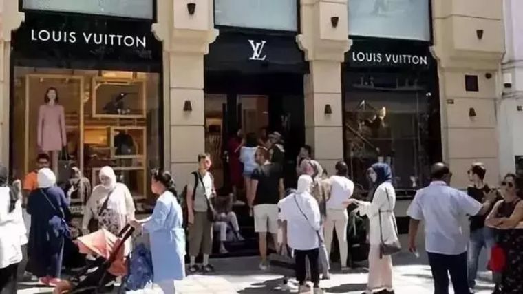 奢侈品高价低卖骗局,奢侈品的内幕价格