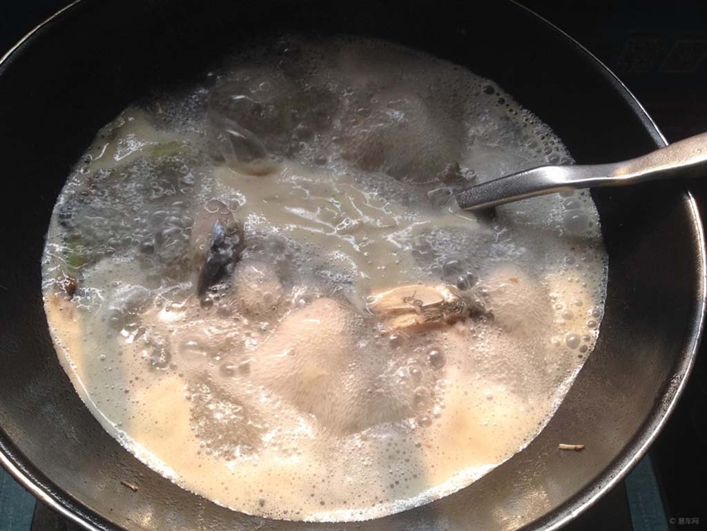 奶白鲫鱼汤要不要油,奶白鲫鱼汤可以放点什么