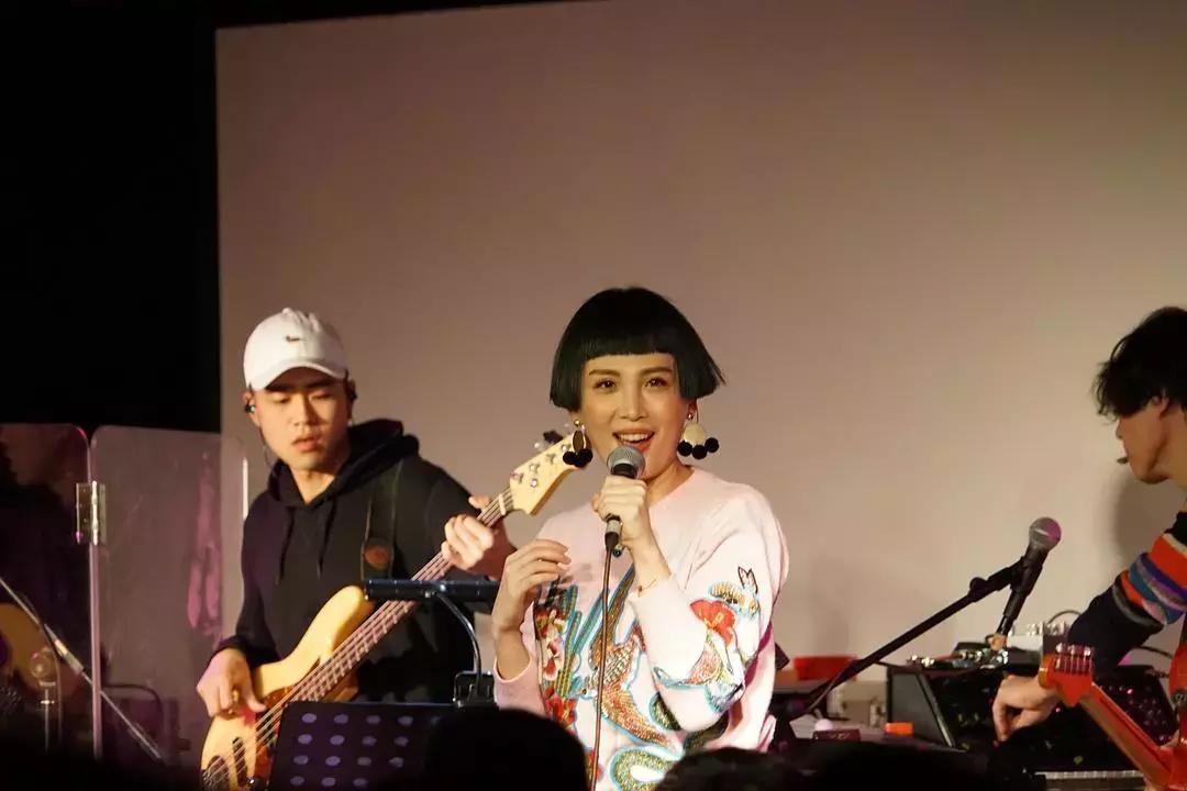 大榜电台|听Hush和落日飞车的Live，不用喝酒