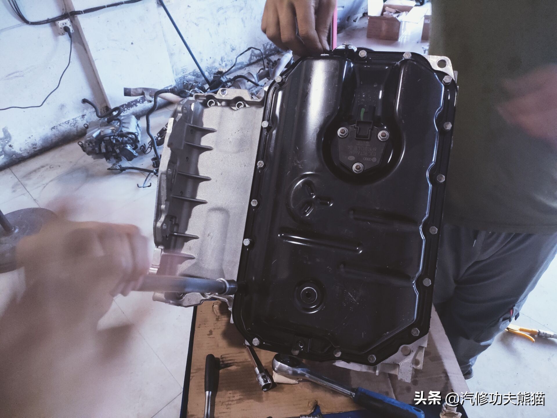 新款大众途锐烧机油吗,百万豪车为什么还烧机油