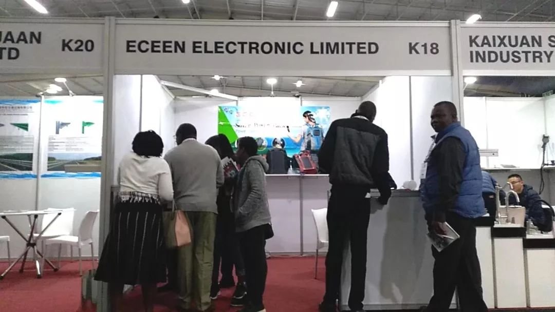 深圳80后跨国接济贫困儿，百万太阳能包，从美国改卖到非洲贫民窟