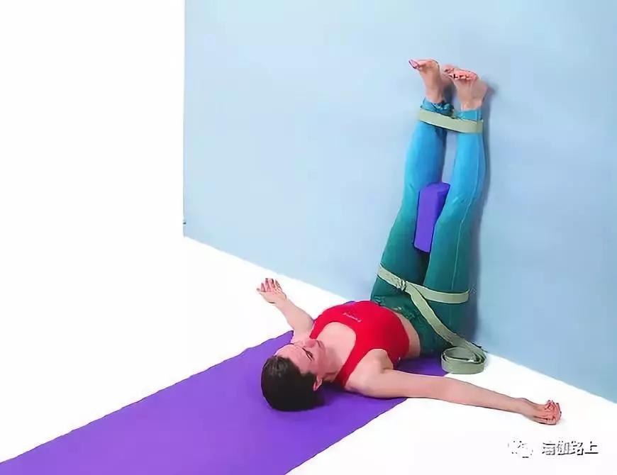 怎样用瑜伽砖矫正xo型腿,瑜伽矫正o型腿