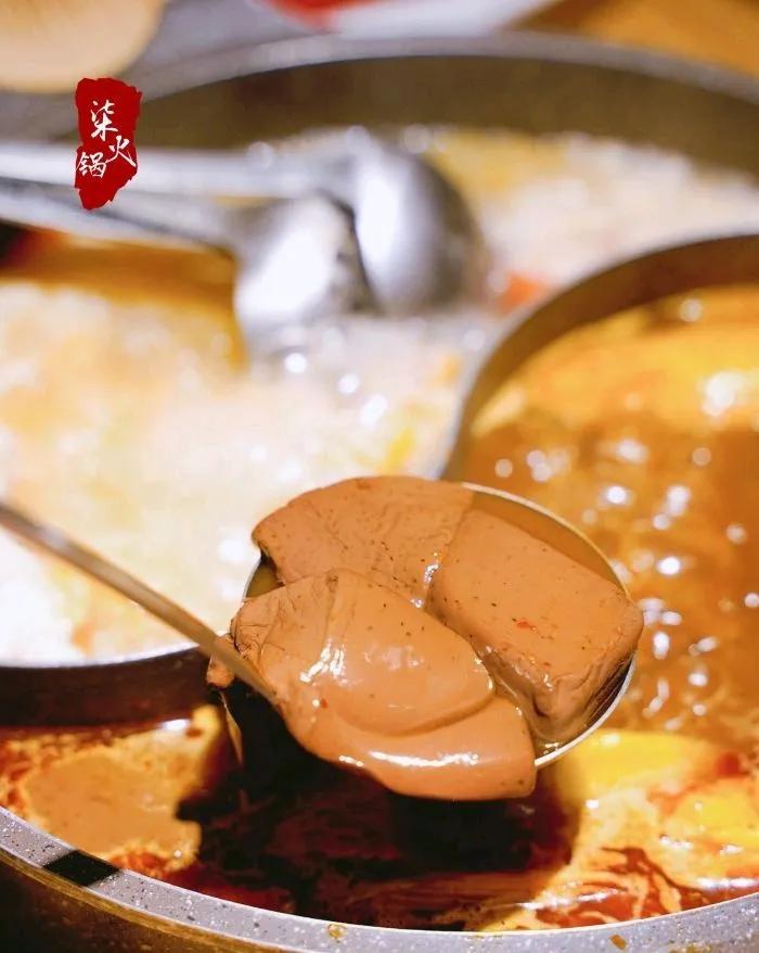 探店美食|南宁这家火锅店有点“柒”,镇店鸭血无限续,鲜香上瘾
