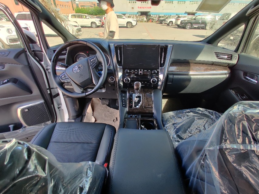 丰田保姆车埃尔法,日系保姆车埃尔法