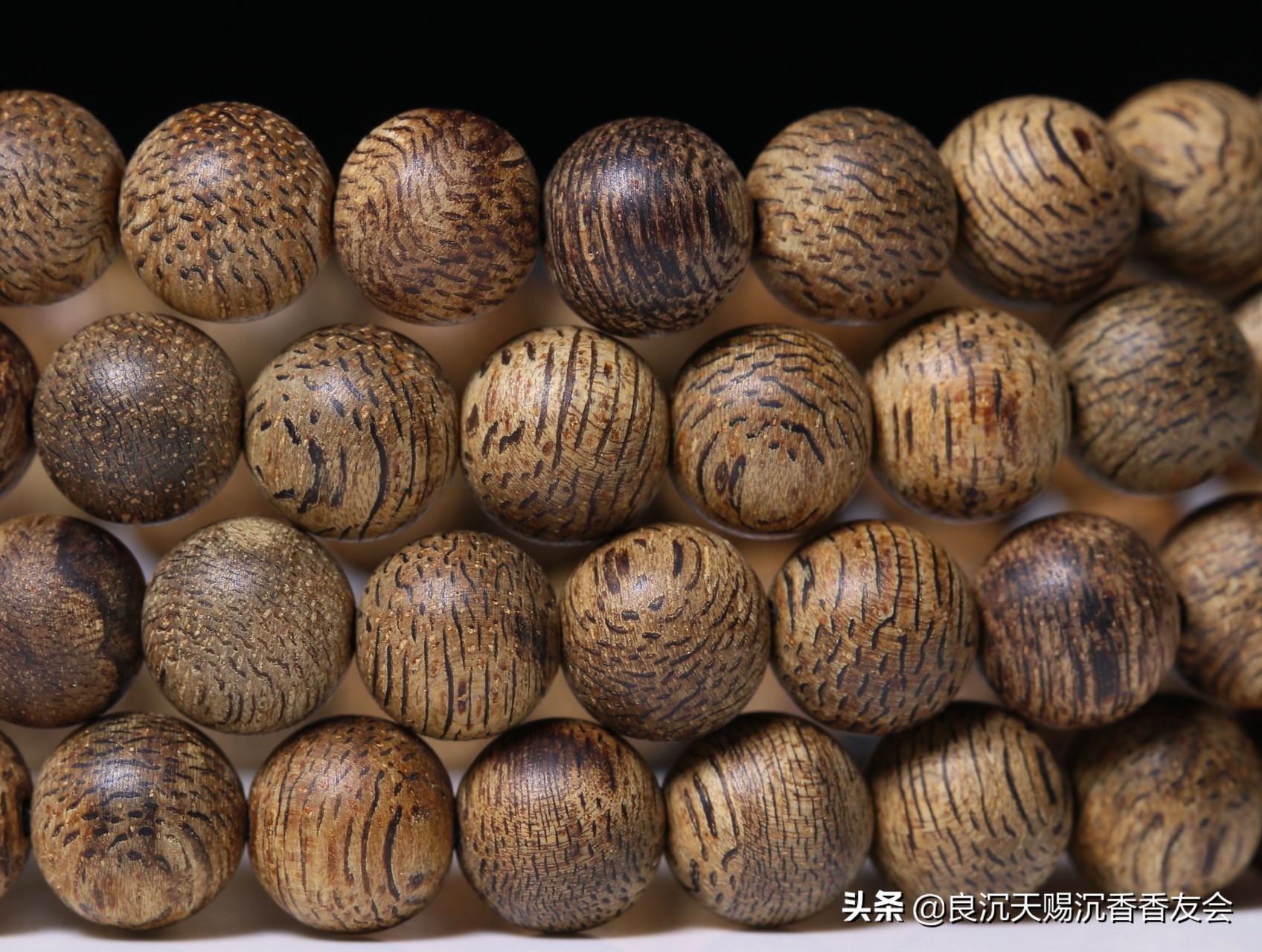 沉香的纹理鉴别方法,怎么通过沉香的味道辨别真假