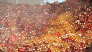 独家揭秘20年卖了两百多万只鸡的老板，到底有什么特异功能！