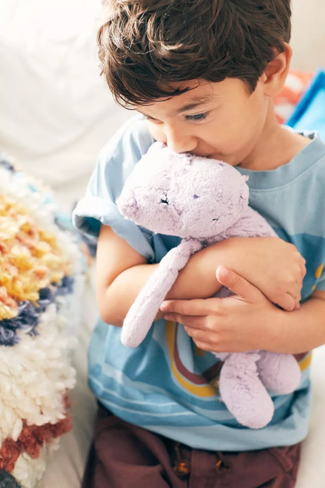 小孩啃指甲对不对,孩子啃指甲吃手指是怎么了