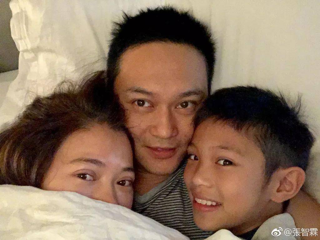 袁咏仪短发上张智霖演唱会,袁咏仪劳力士迪通拿