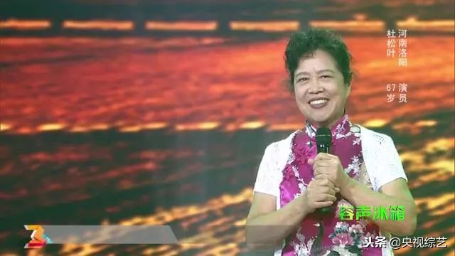 1个人能模仿10多位歌手唱歌,一个人模仿十几个歌手唱歌