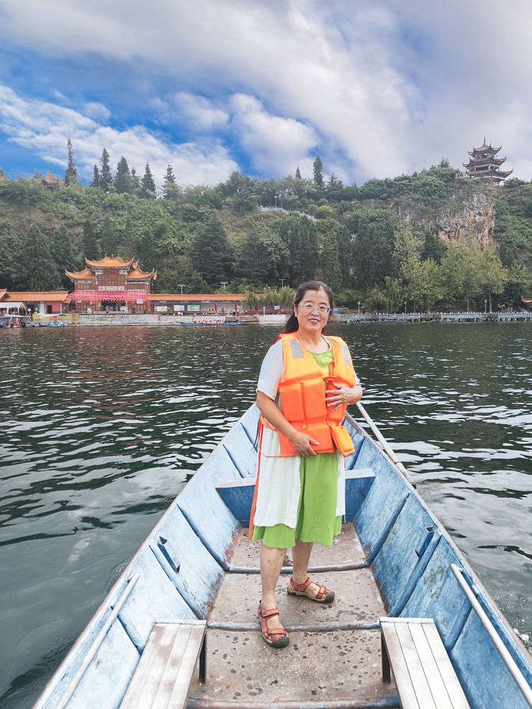 抚仙湖孤山上有什么景点,抚仙湖里的小岛