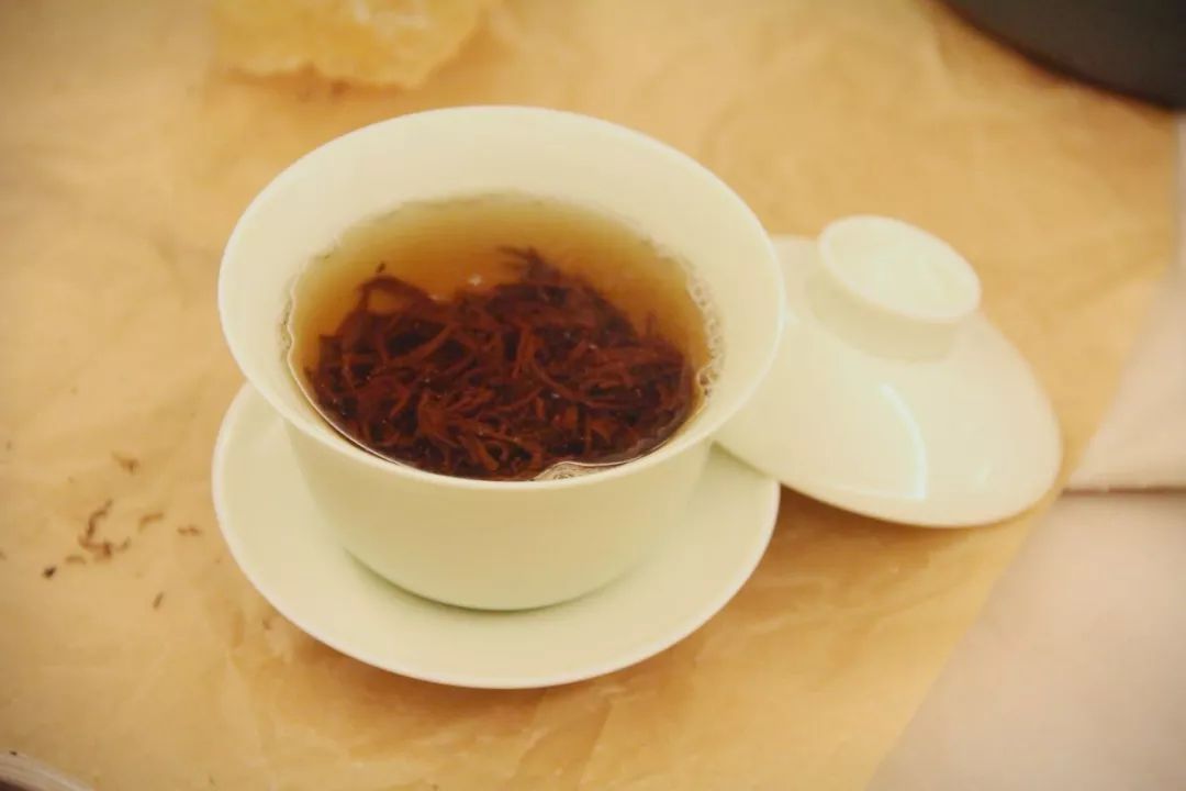 烧仙草焦糖奶茶做法,以前香飘飘焦糖烧仙草布丁奶茶