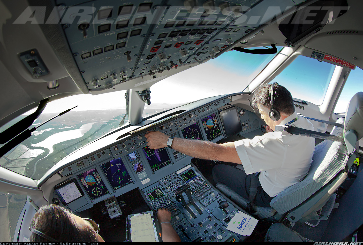 俄航在暴风雨中安全起降,俄航暴风雨中安全起降