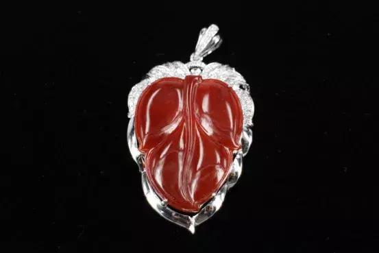 翡翠的8个误区：洗澡不能戴？只有缅甸产？原来这些年都被骗了