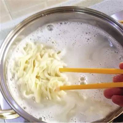 炖煮的时候很多气泡,煮汤有很多丰富的泡沫还能吃吗