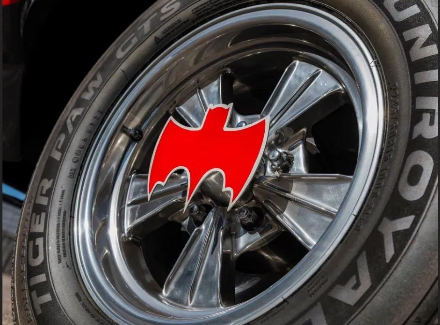 布鲁斯韦恩的蝙蝠车,布鲁斯韦恩开蝙蝠车