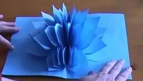 幼儿春节主题手工制作:灯笼+贺卡+鞭炮!