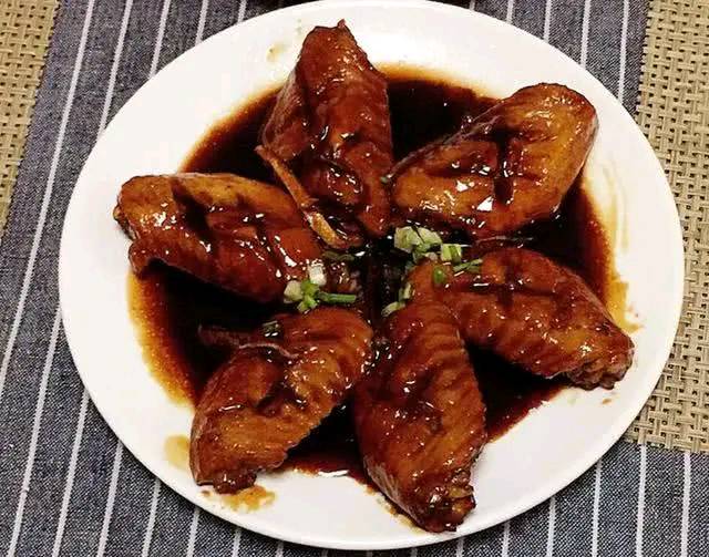 美食蘑菇炒肉,可乐鸡翅蒜苔炒肉