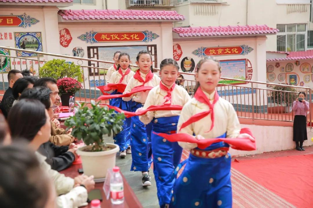 崇和育美，爱满康定|康定市巨海赖俊臻希望小学成功剪彩