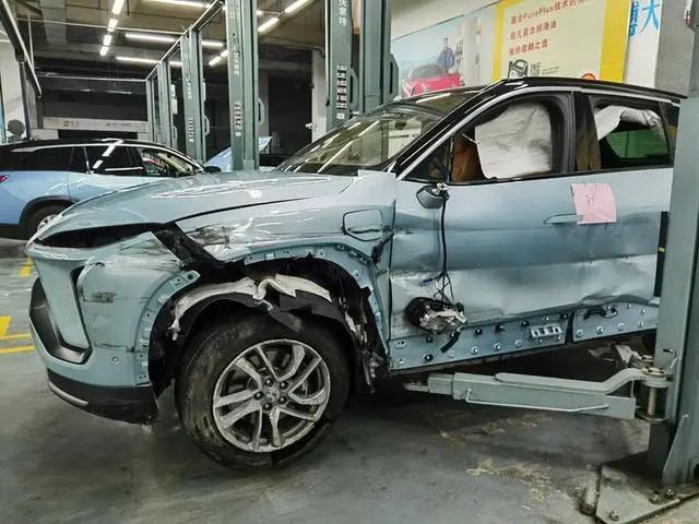 50多辆车高速路接连爆胎,近20万买的新车半年内两次失控