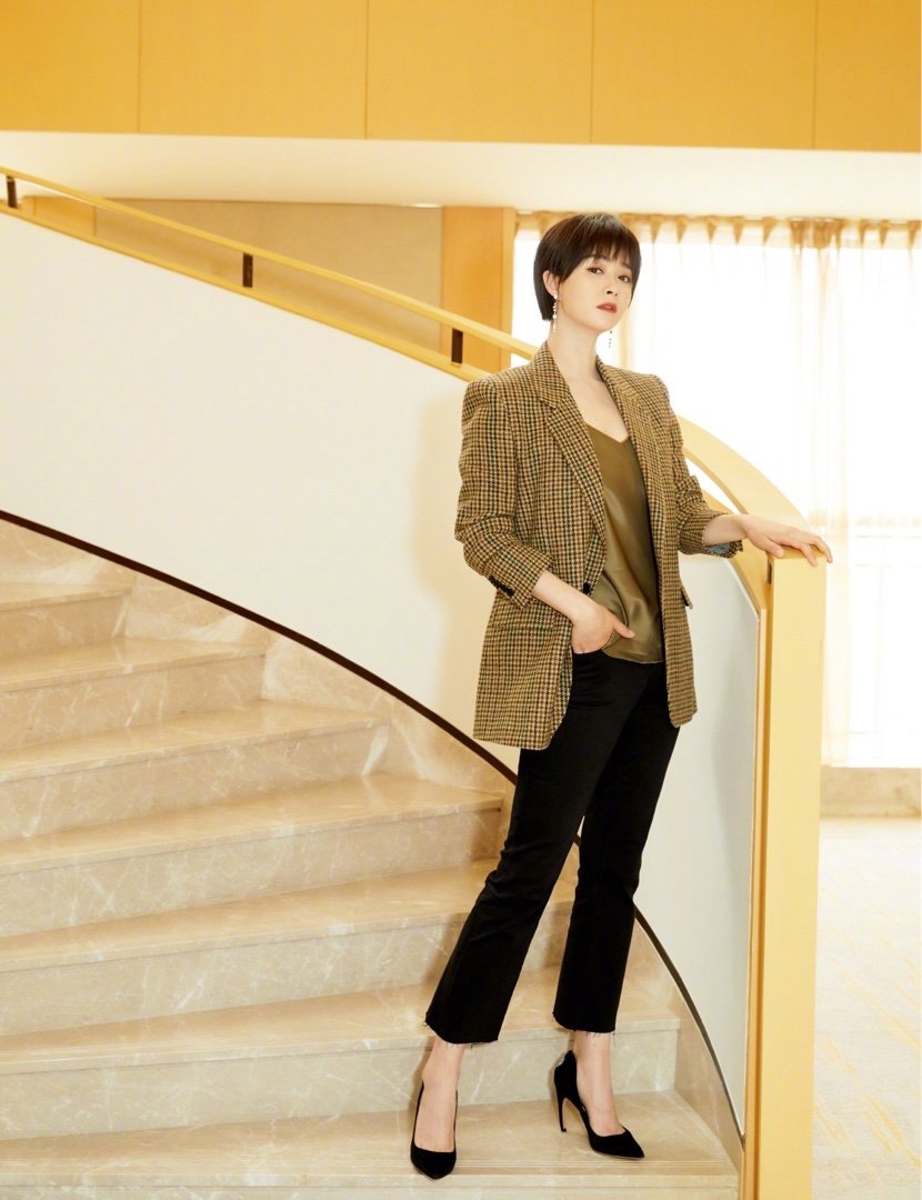 肩宽背厚女生穿搭技巧,肩宽背厚粗壮的女生怎么穿搭