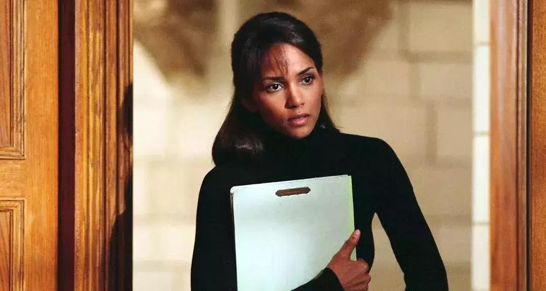 疯人院女病人事件,疯人院女主被撞第几集