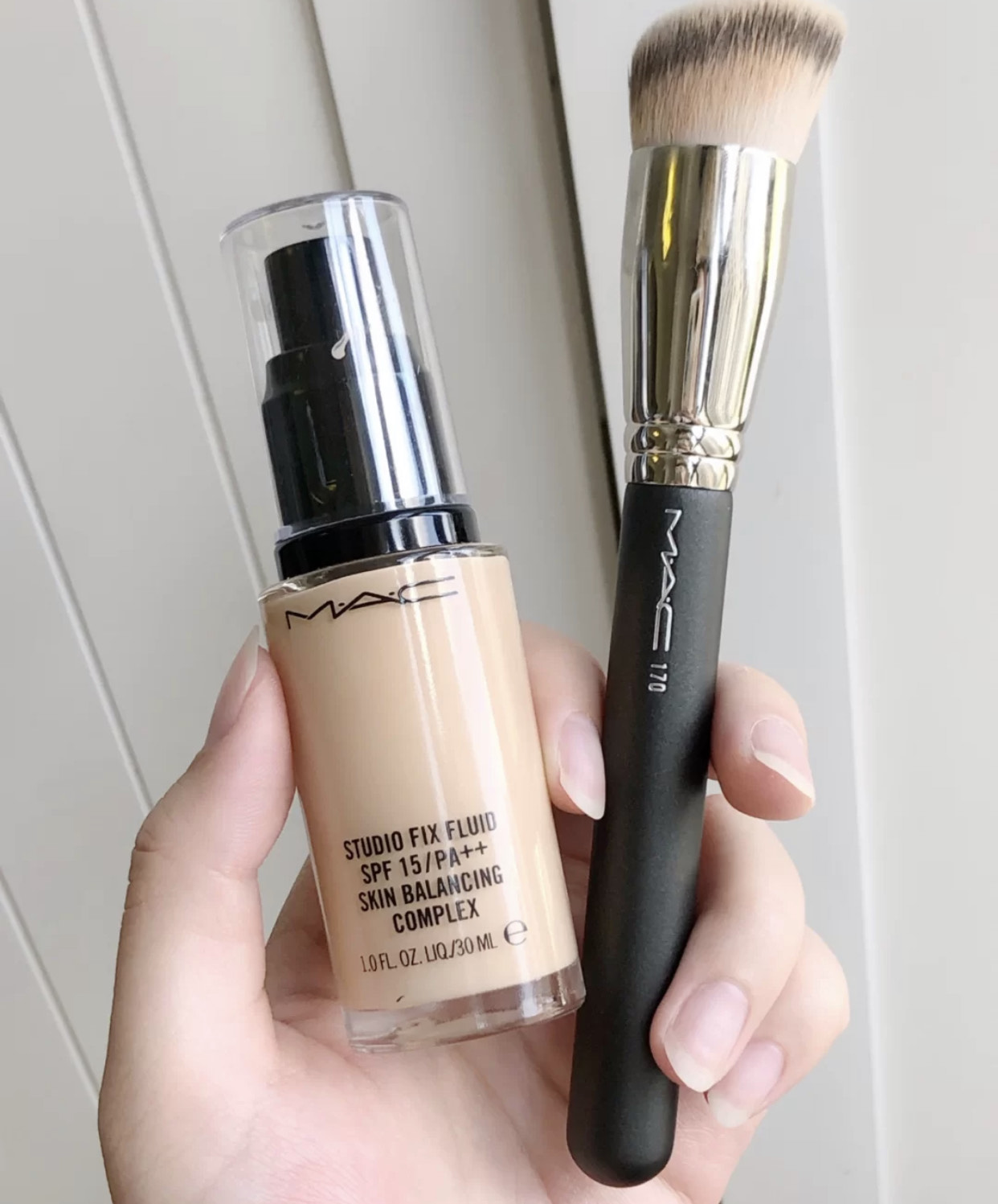 兰蔻和mac哪个粉底液好,口碑最好的粉底液