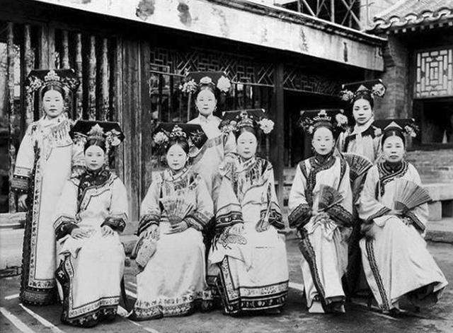 妻子舍不得婢女出嫁,丈夫:我把她收入房中,你们就不用分开了